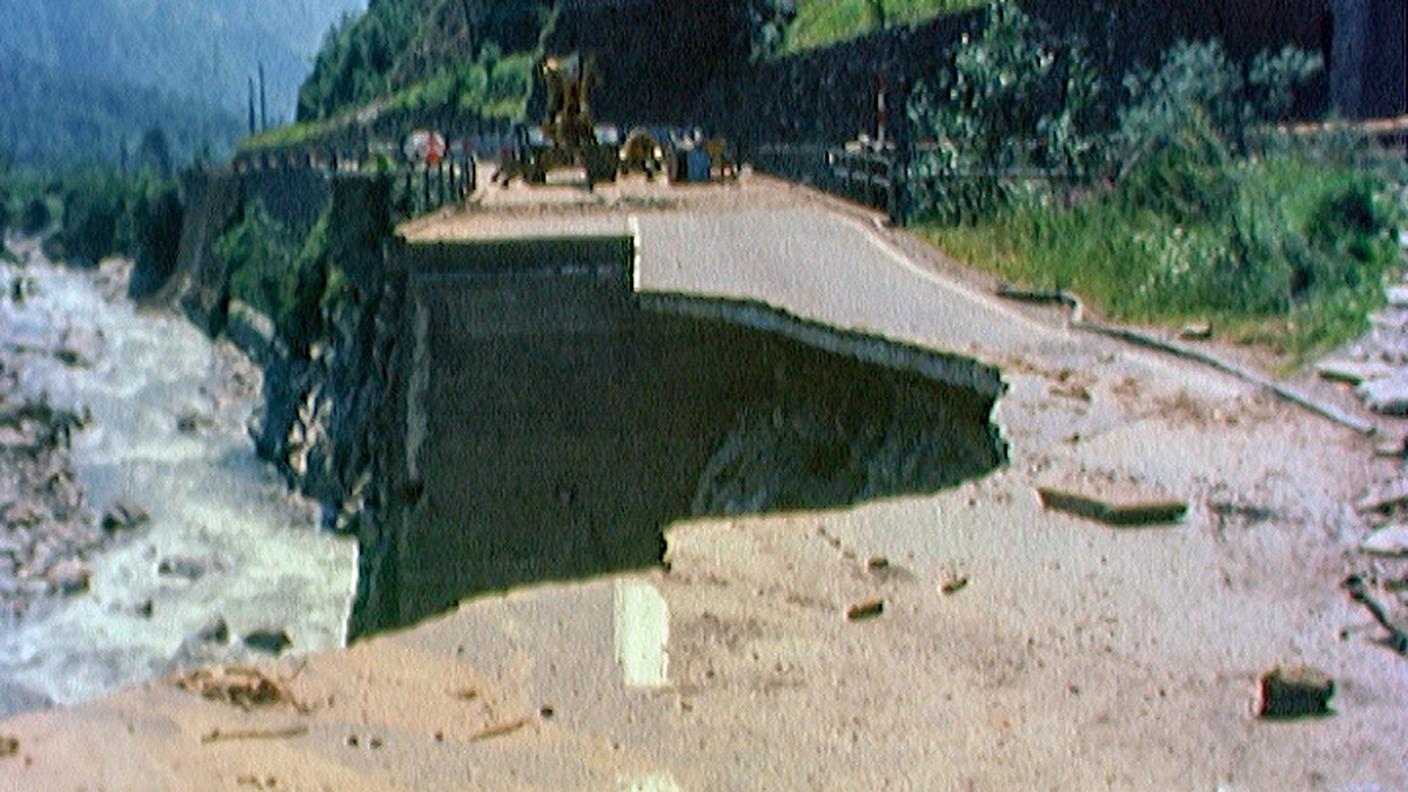 2157278_Regionale_Alluvione_ripristino_militari _interruzione_N13_detriti_Verbano.jpg