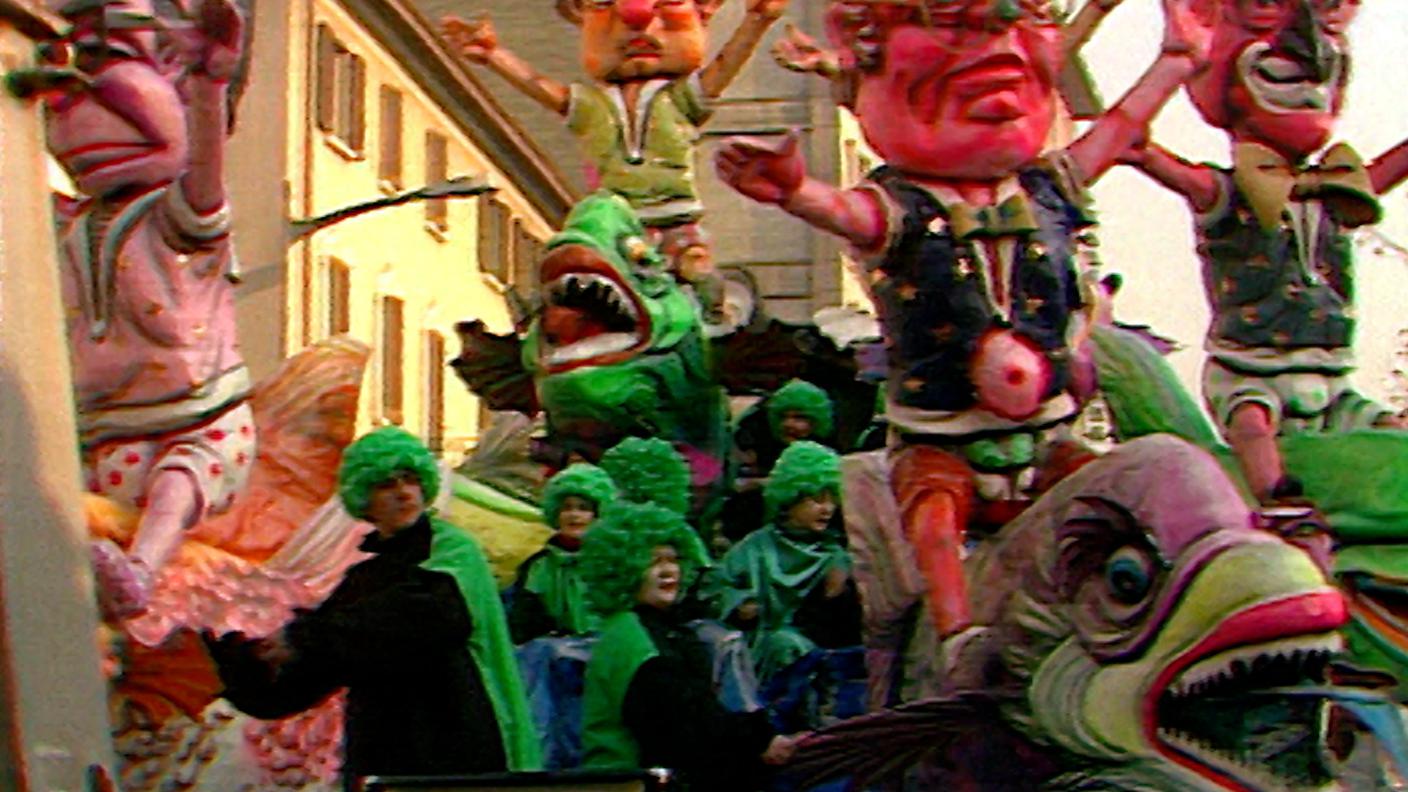 2440594_Corteo mascherato_cut_from_586000_to_718240.00_00_55_19.Immagine004.jpg