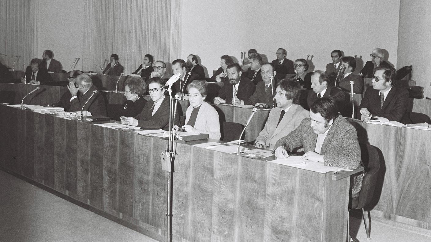 Dionigia Duchini (1909-2006), PPD [al centro] Insegnante, presidente cantonale diocesana dell’Unione femminile cattolica ticinese e municipale a Giubiasco. Si impegnò soprattutto in questioni legate all’educazione, alla condizione femminile, alla propagazione del cattolicesimo.