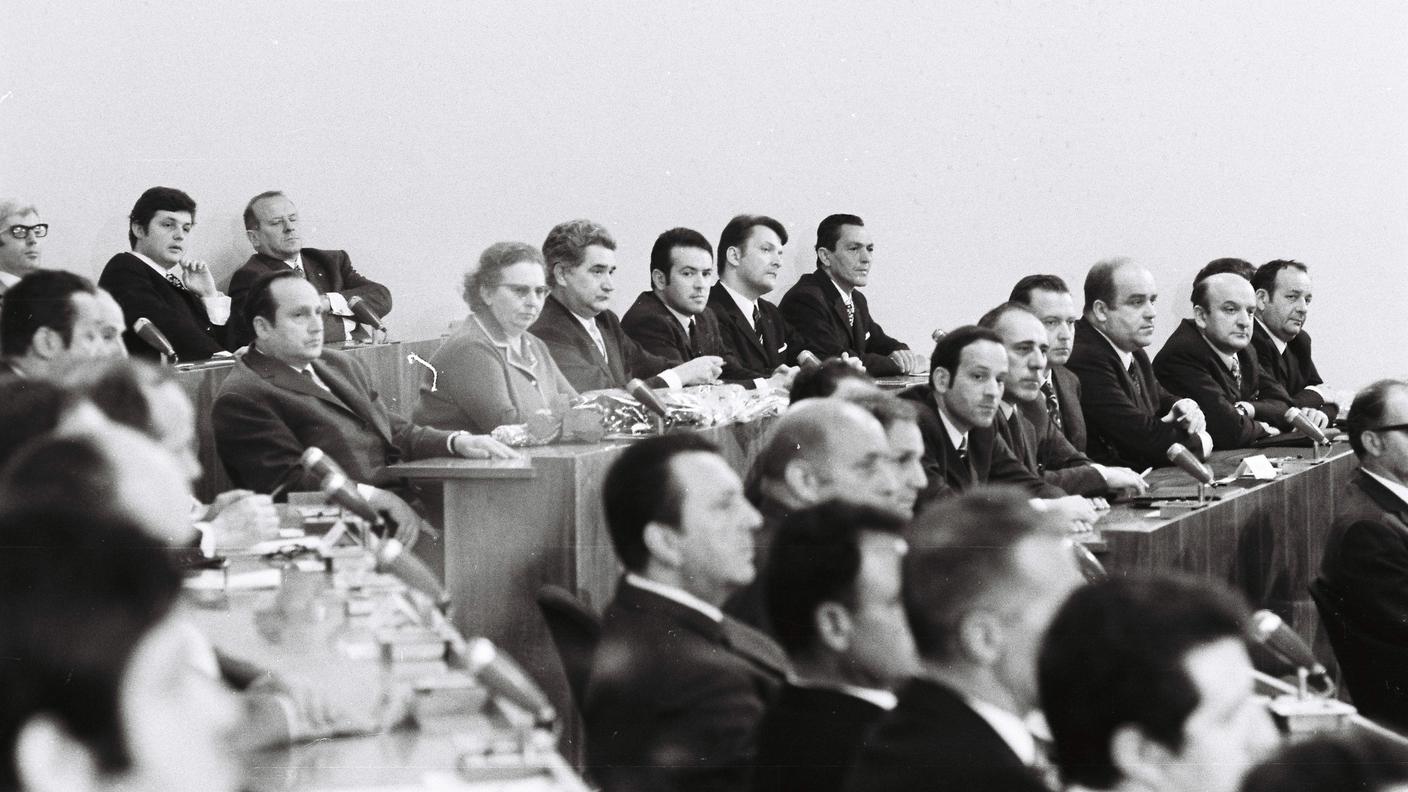 Ersilia Fossati (1921-1999), PPD. Recluta nel Servizio Complementare Femminile e assistente al Vocabolario dei dialetti della Svizzera italiana, fu anche attivista per il suffragio femminile. In Gran Consiglio, dove rimase fino al 1983, si occupò in prevalenza di questioni femminili.