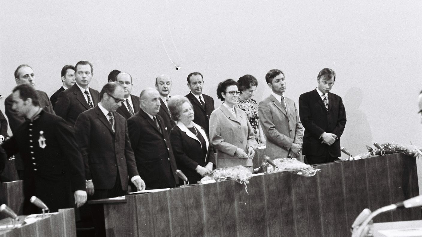 Rosita Genardini (1916-1995), PPD [in prima fila a destra] Assistente sociale, fondatrice della sezione locarnese di Pro Infirmis, presidente della Gioventù femminile cattolica e dell’Unione femminile cattolica. Nei suoi tre mandati in Gran Consiglio si occupò principalmente di questioni sociali e sanitarie, nonché di parità di genere.