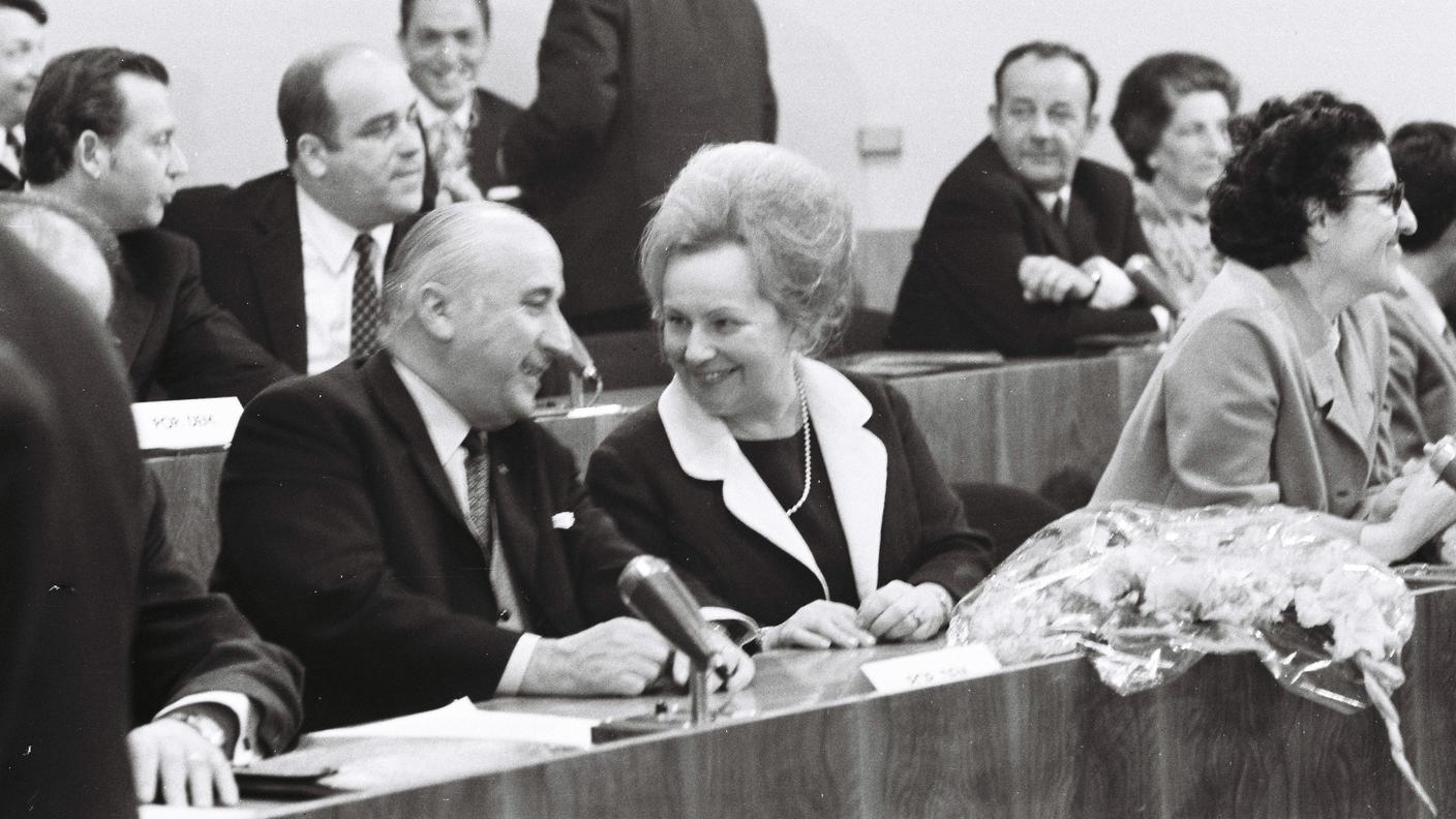 Rosita Mattei (1919-1998), PPD. Militante per il suffragio femminile, partecipò all’azione dei gruppi femministi per il diritto di voto negli anni Sessanta. Durante il suo mandato in Gran Consiglio presentò interpellanze riguardanti questioni ambientali, sociali ed economiche. Fu anche attiva in associazioni religiose e caritatevoli.