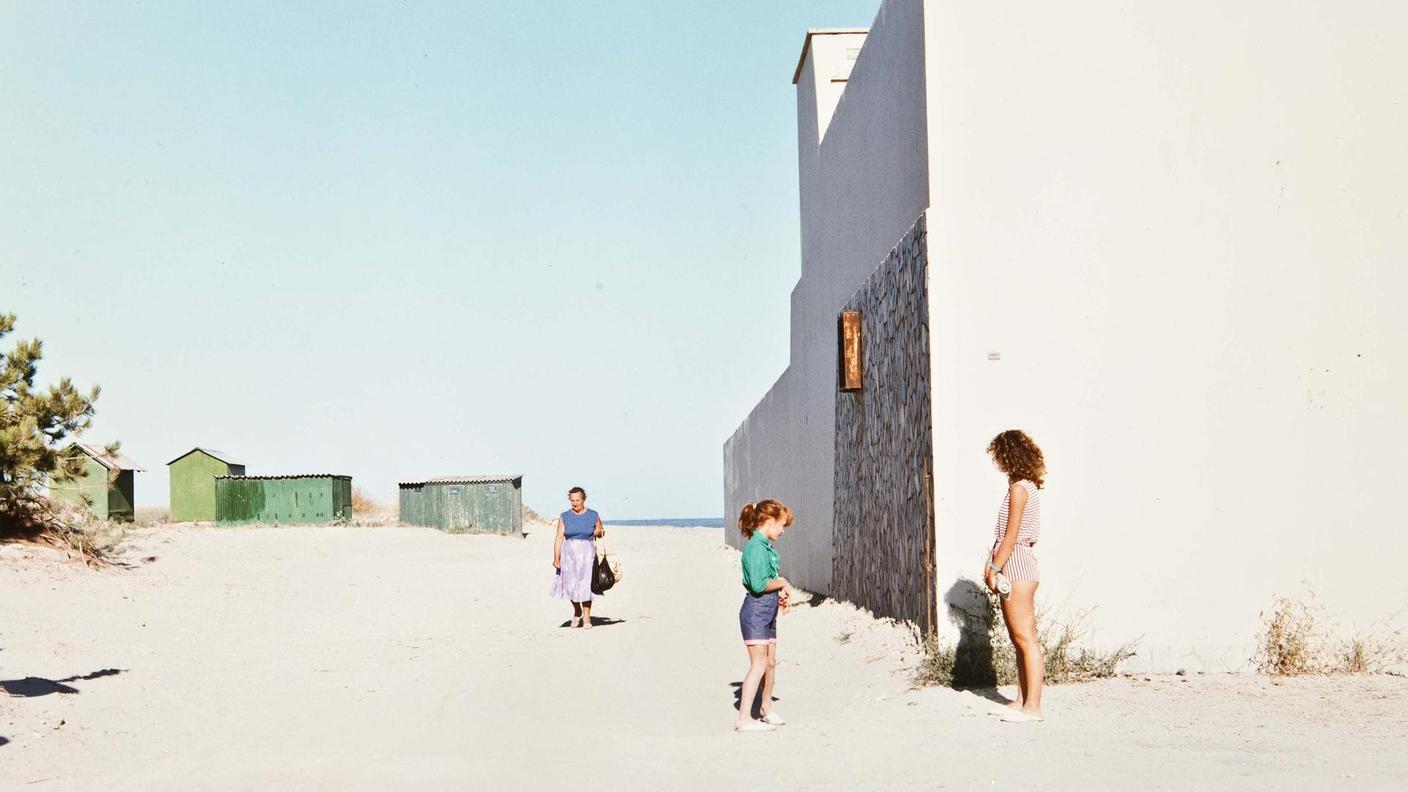 Luigi Ghirri, Marina di Ravenna, 1986. Courtesy Eredi di Luigi Ghirri. © Eredi di Luigi Ghirri..jpg