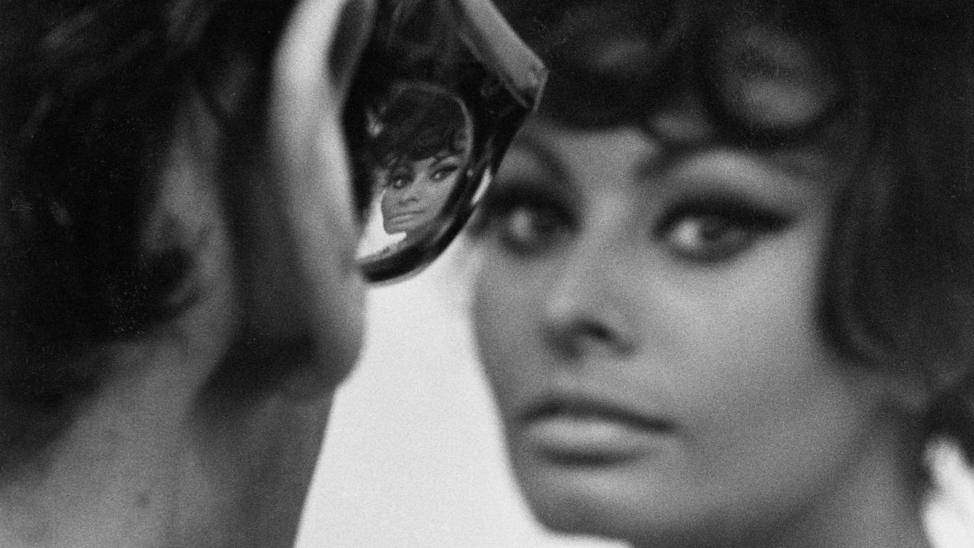 Richard Avedon e Sophia Loren durante un servizio fotografico