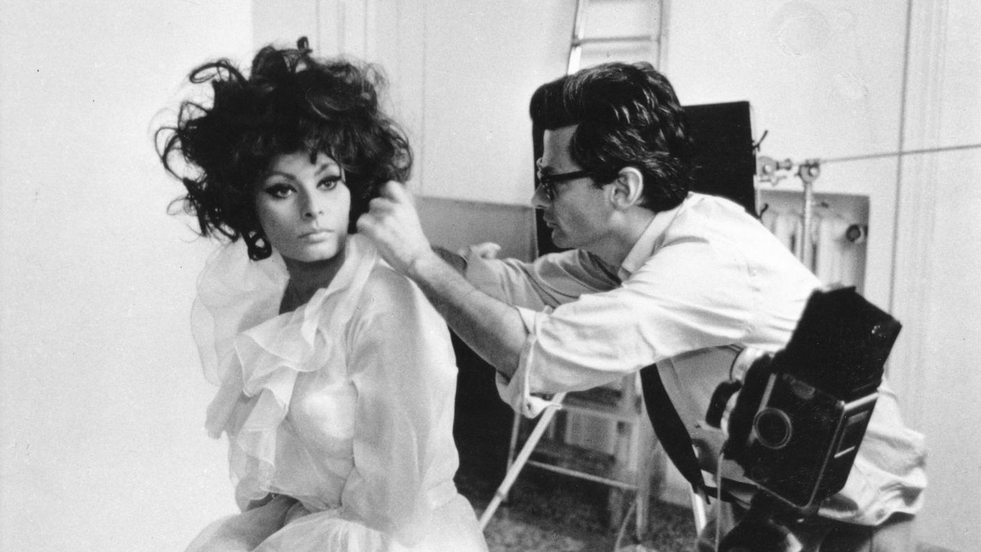 Sophia Loren e Richard Avedon durante un servizio fotografico 