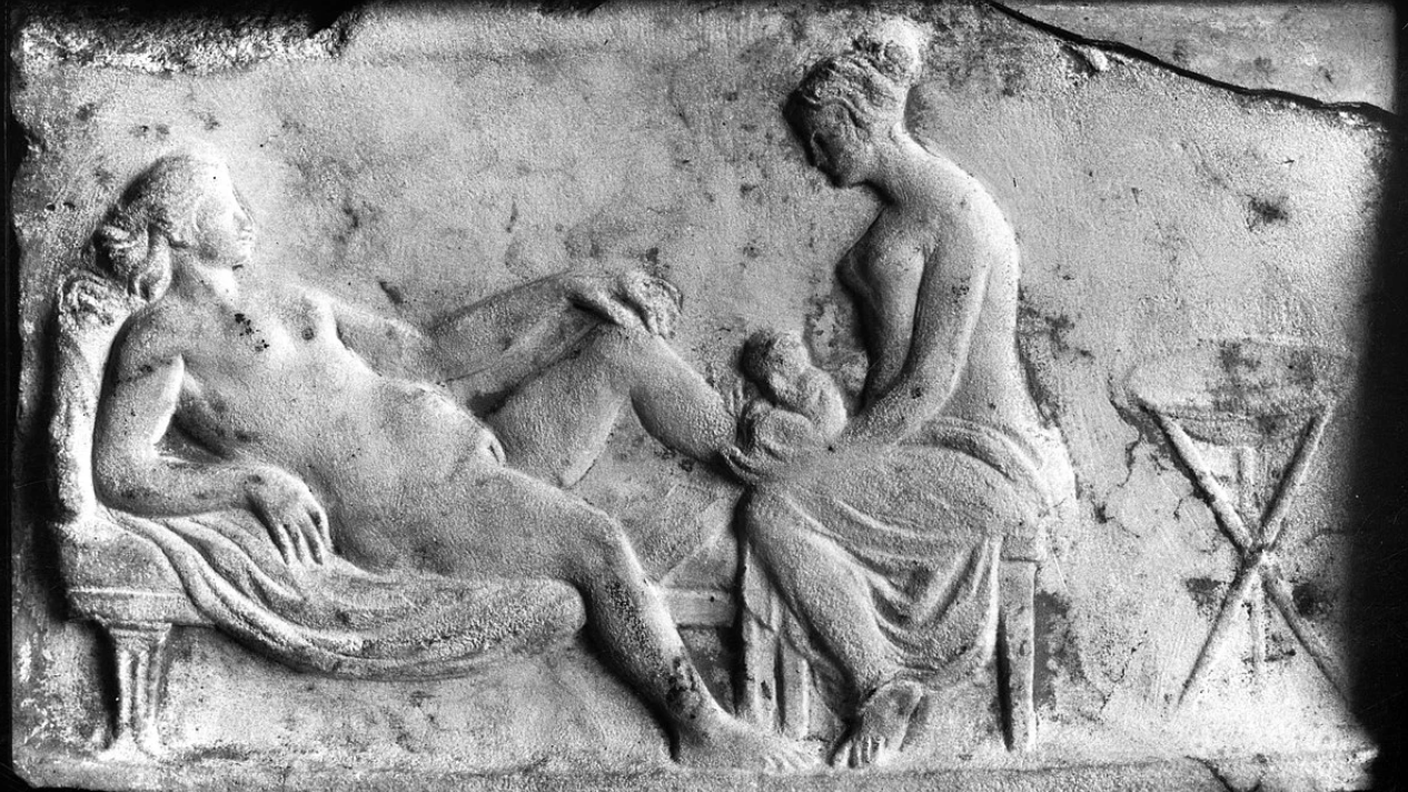 Rilievo romano antico raffigurante una levatrice