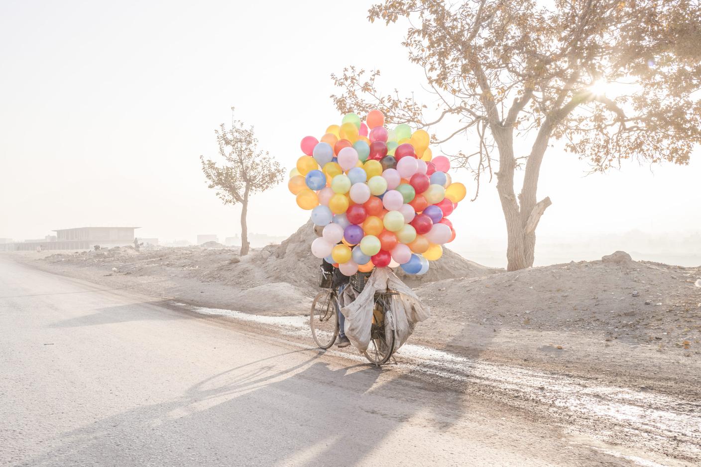 KABUL, AFGHANISTAN - 5 dicembre 2023: Sulla strada per Jalalabad