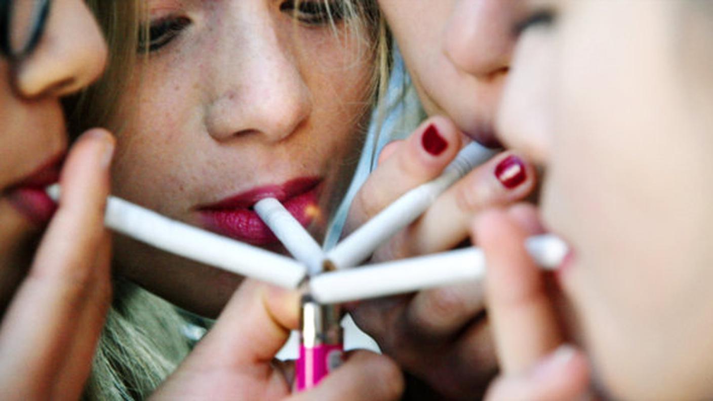 Complicità tra giovanissime in Amateur Teens