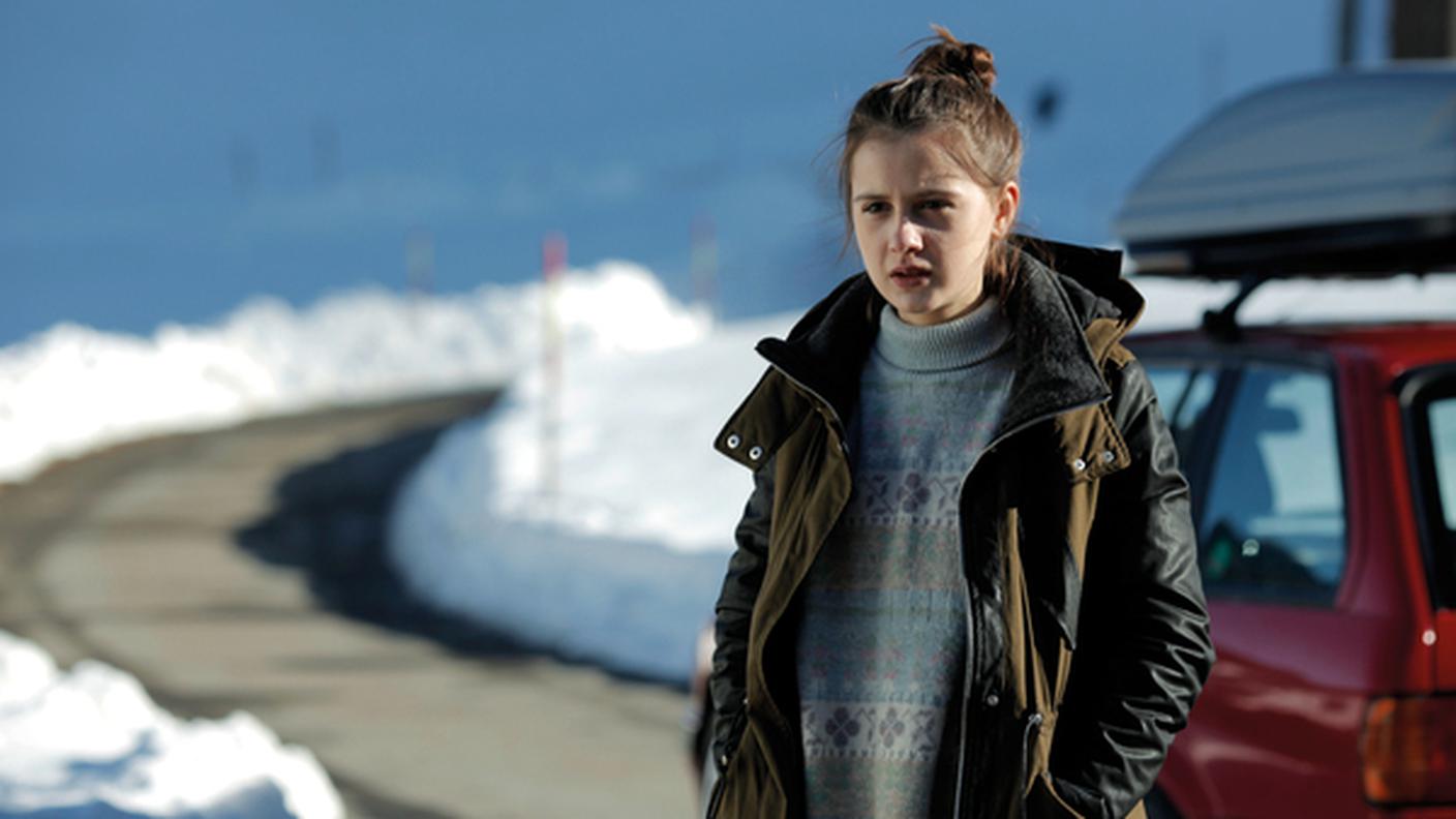 Annina Walt è anche la giovane protagonista di Nichts Passiert