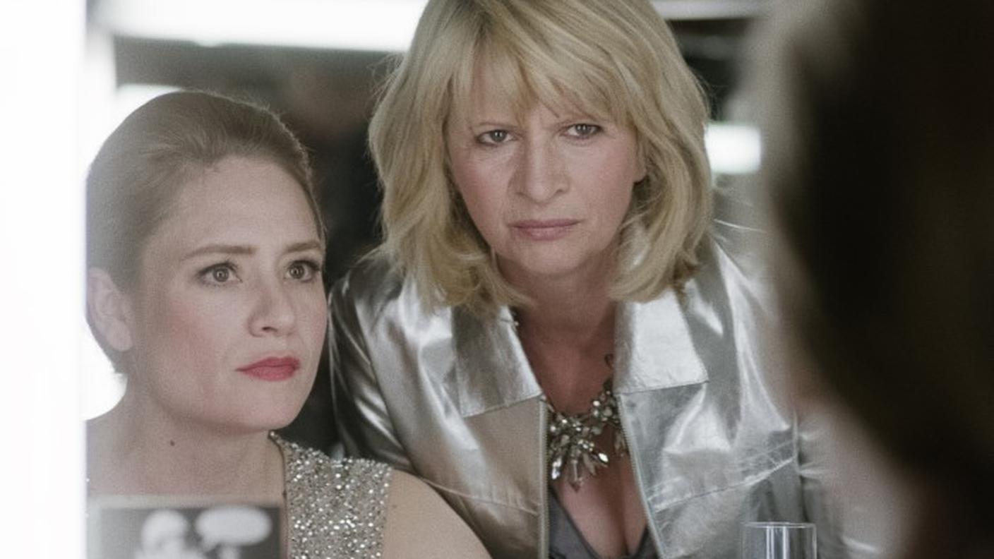 Julia Jentsch (sin) e un personaggio che teme di rinunciare alla carriera
