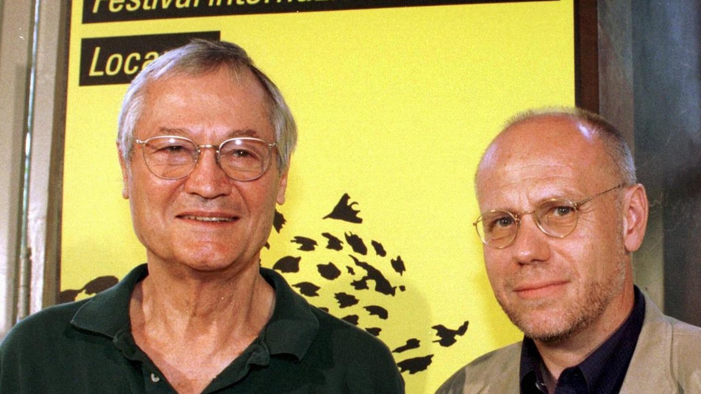 Roger Corman in compagnia di Marco Mueller nel 1999