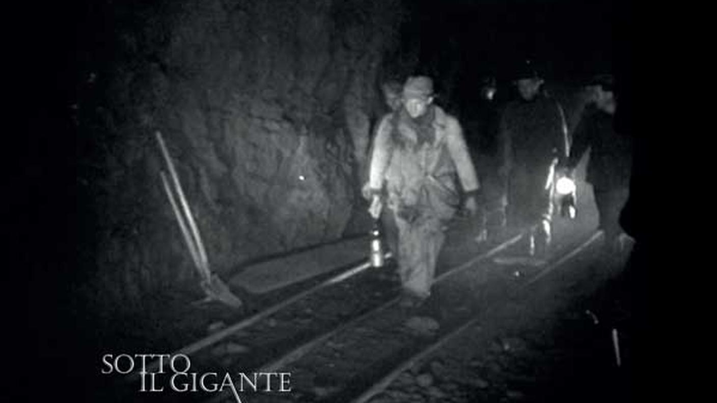 Sotto il gigante di Niccolò Castelli