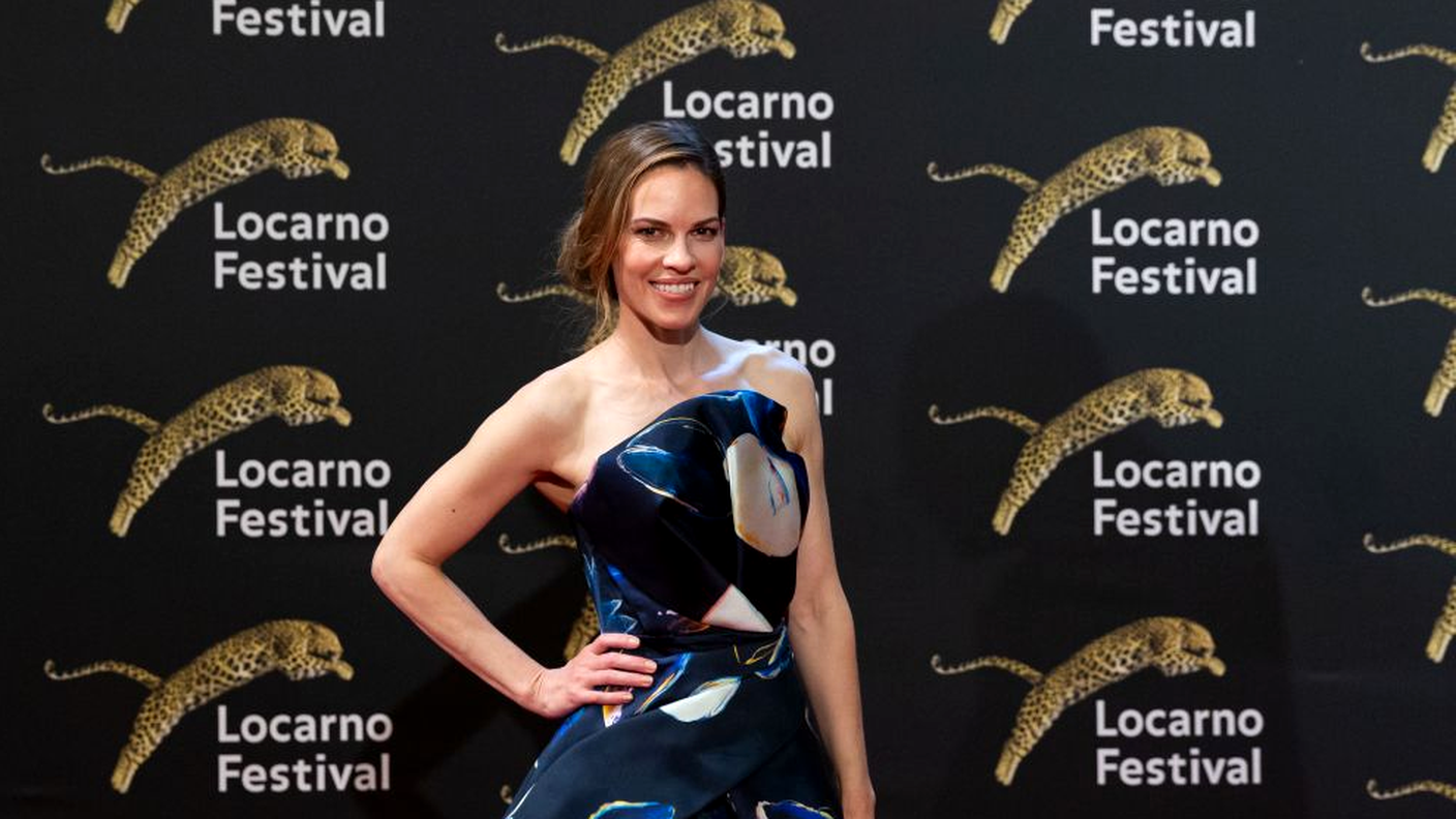 Hilary Swank red carpet