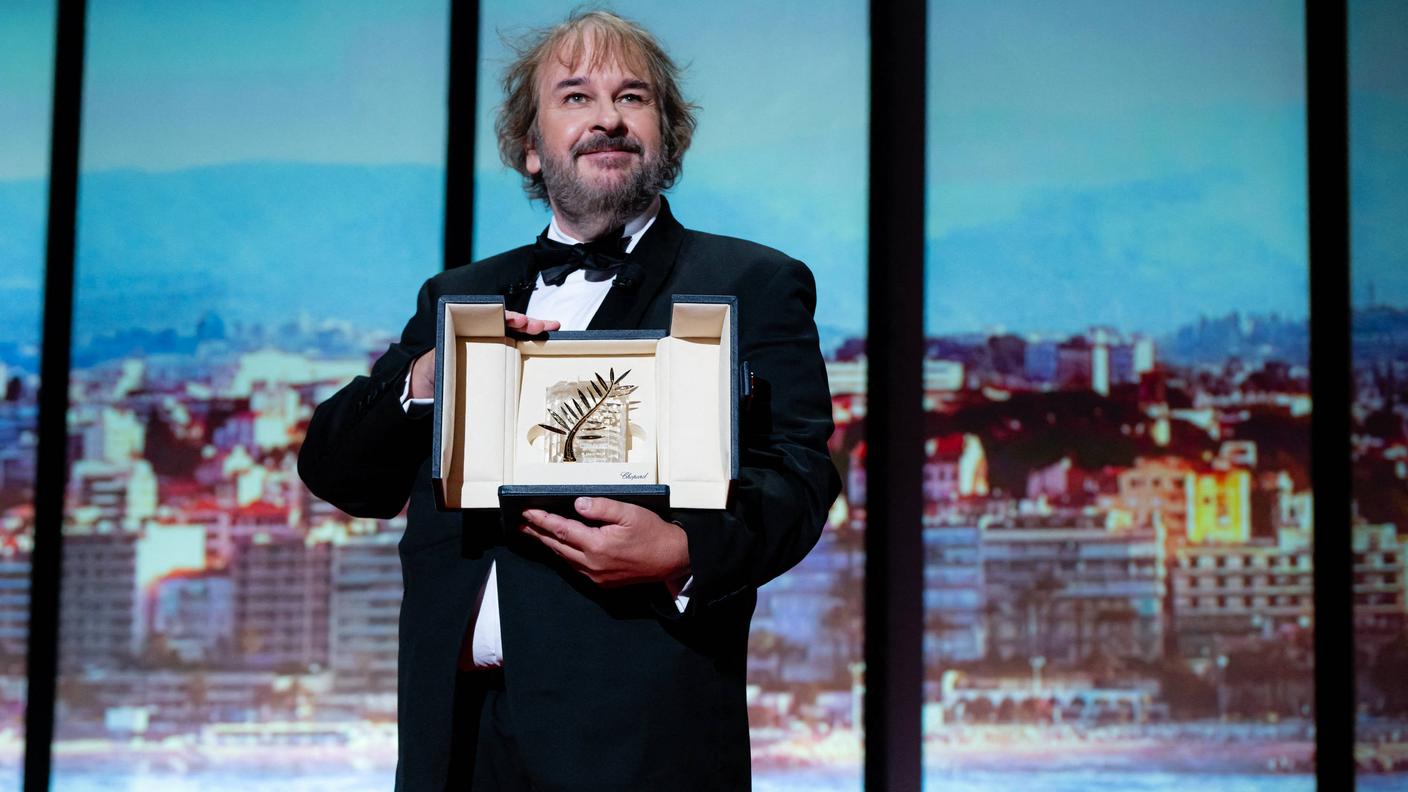 Peter Jackson con la palma d'oro d'onore a Cannes 2026