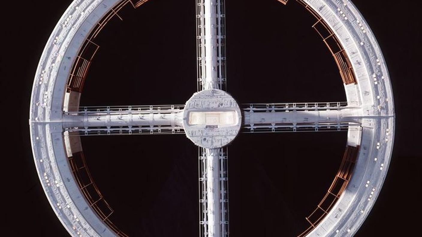 Il modello della stazione spaziale, lungo circa 2,4 metri
