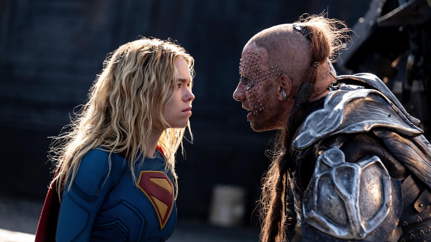 Milly Alcock e Matthias Schoenarts in "Supergirl", 2026