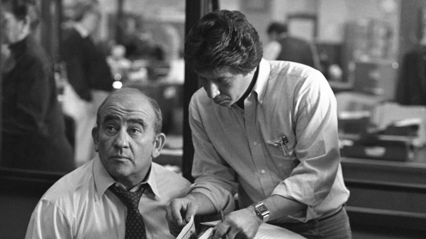 Ed Asner (a destra) nel 1980, quando interpretava Lou Grant