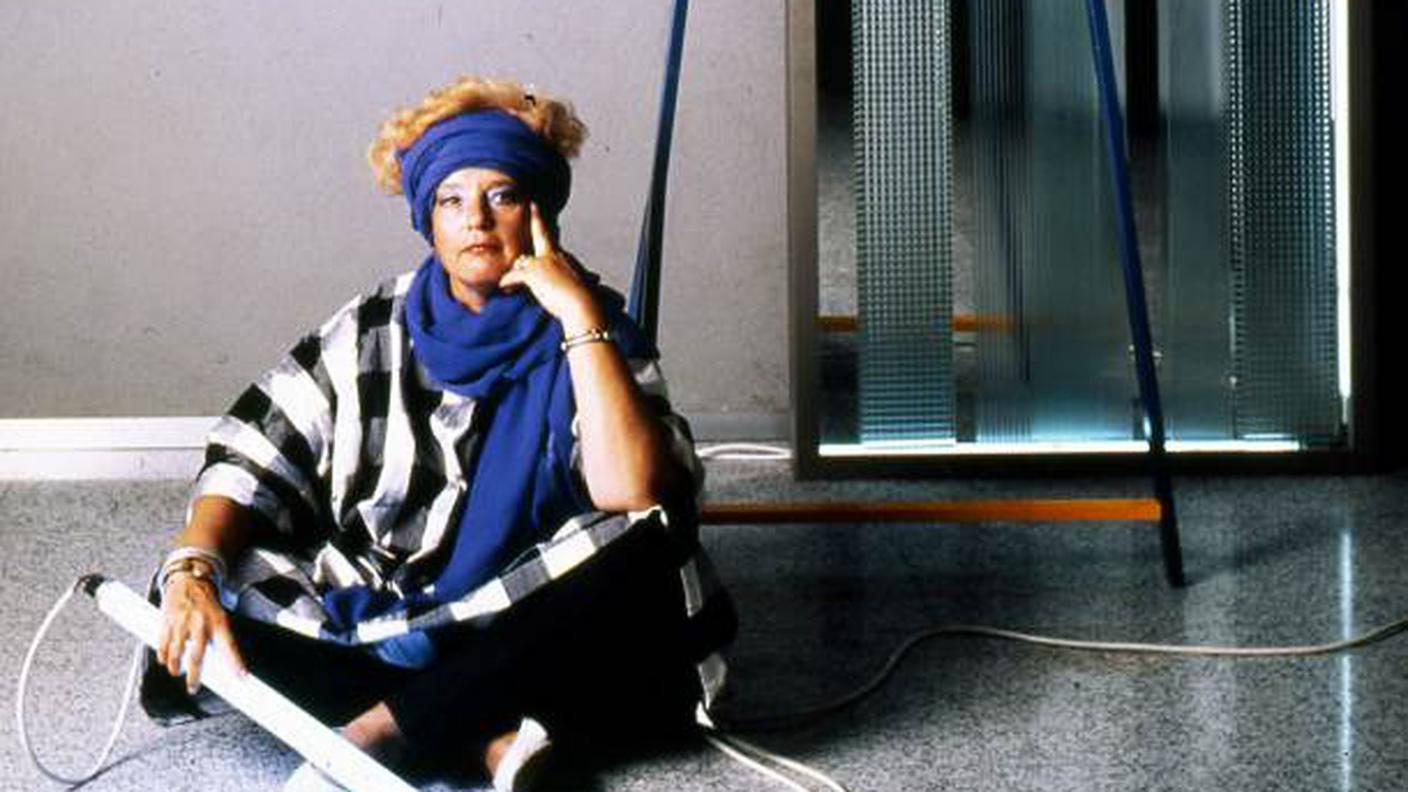 Ritratto di Nanda Vigo per la copertina di Domus, 1985