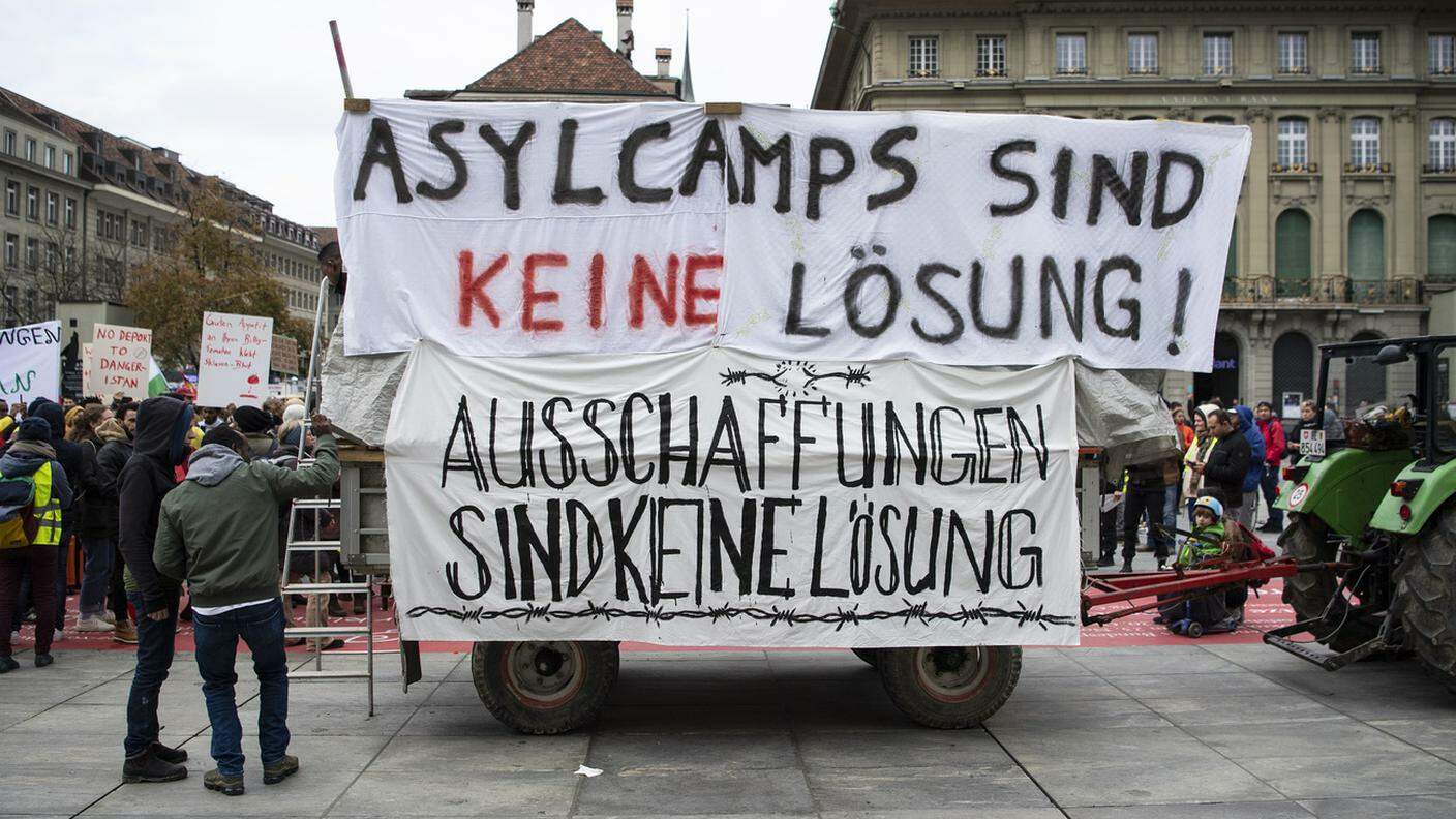 Manifestazione Berna contro i campi profughi