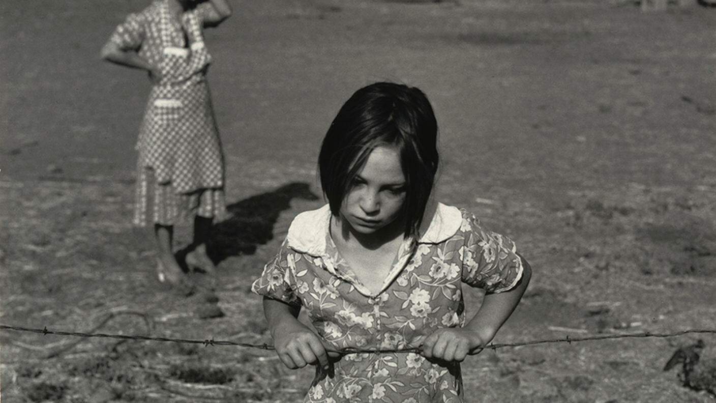 Dorothea Lange, Child and her mother, Wapato, Yakima Valley, Washington, 1939.jpg