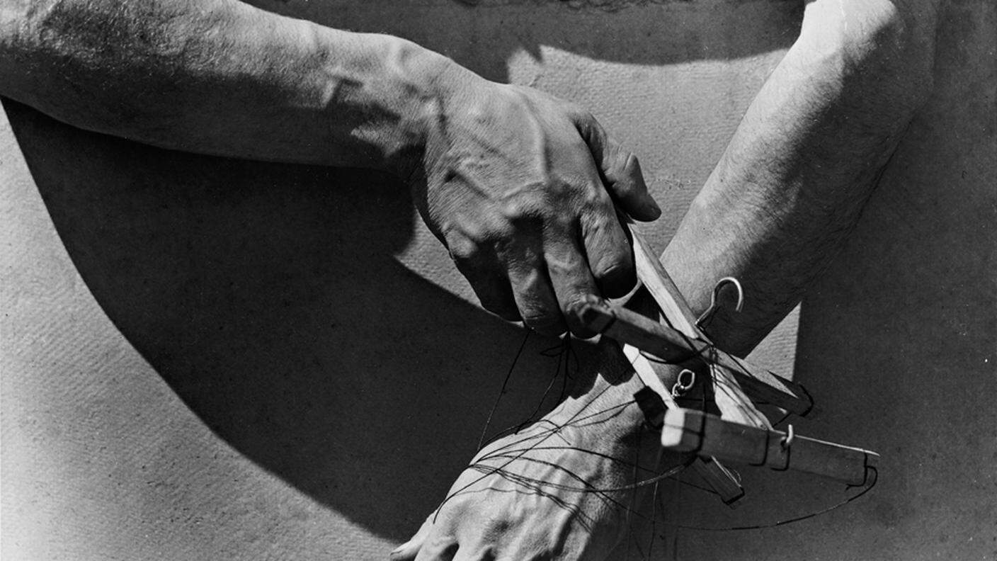 Tina Modotti, Le mani del marionettista, 1929, Messico