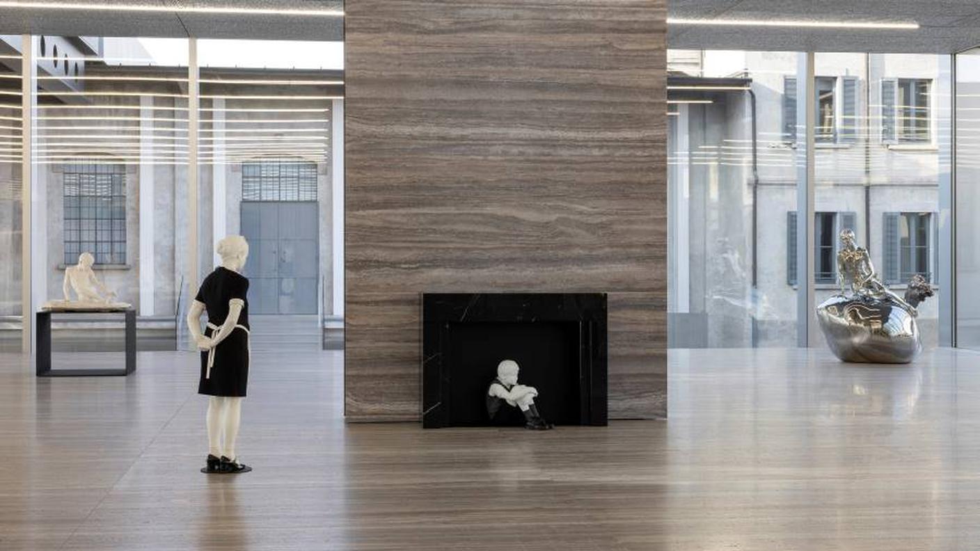 Veduta della mostra “Useless Bodies” di Elmgreen & Dragset. Fondazione Prada, Milano
