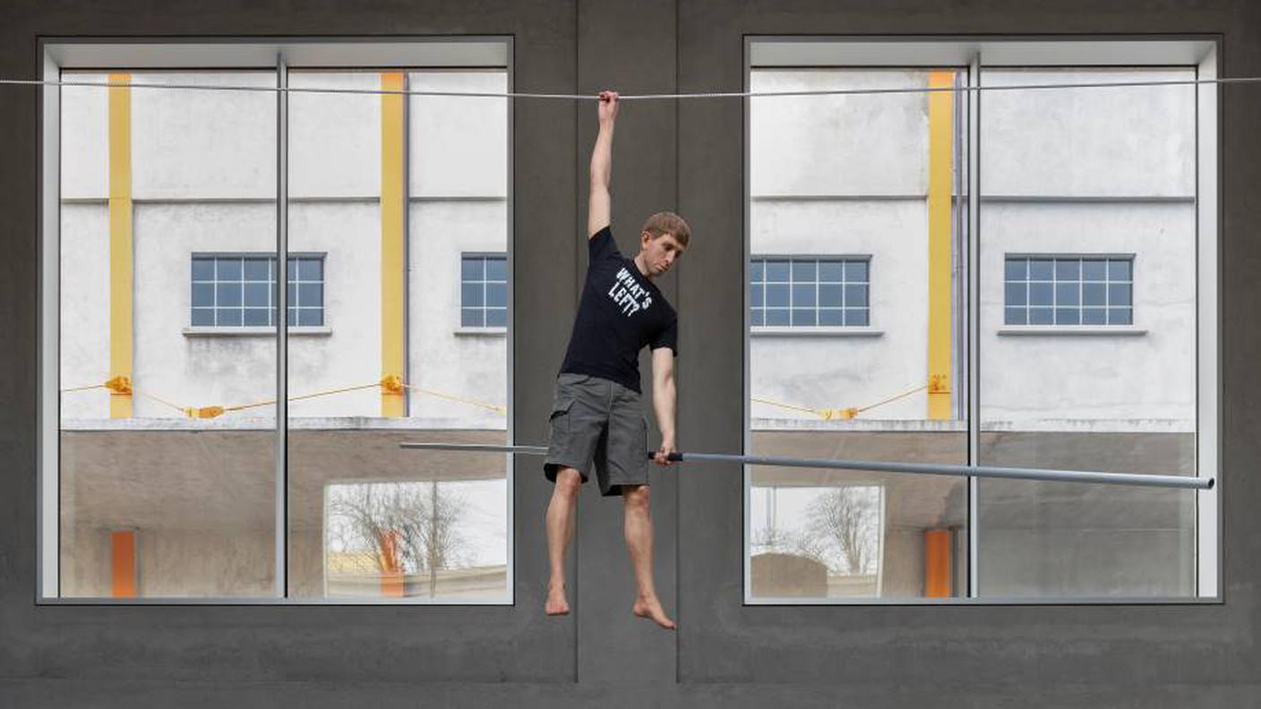 Veduta della mostra “Useless Bodies” di Elmgreen & Dragset. Fondazione Prada, Milano