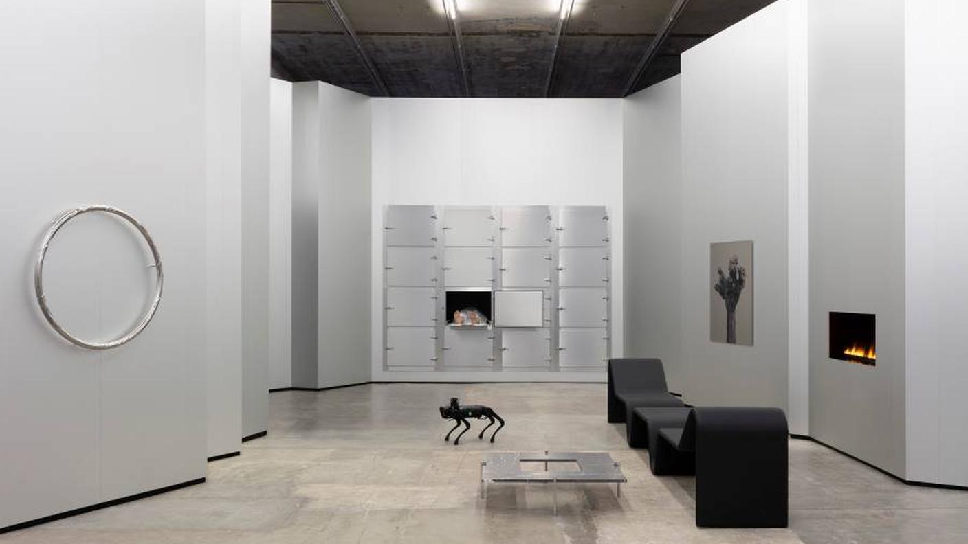 Veduta della mostra “Useless Bodies” di Elmgreen & Dragset. Fondazione Prada, Milano