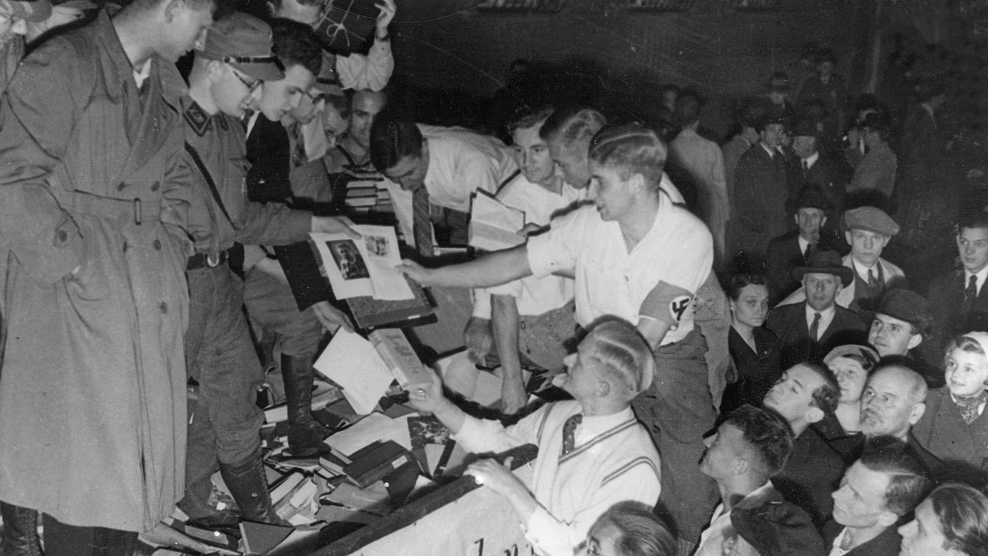roghi libri nazismo.jpg