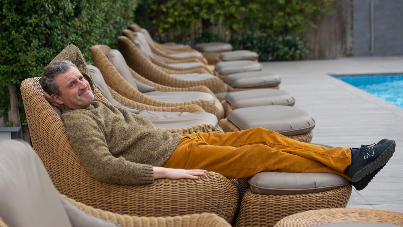 Antonio Manzini si rilassa: è il più venduto nelle librerie del Canton Ticino