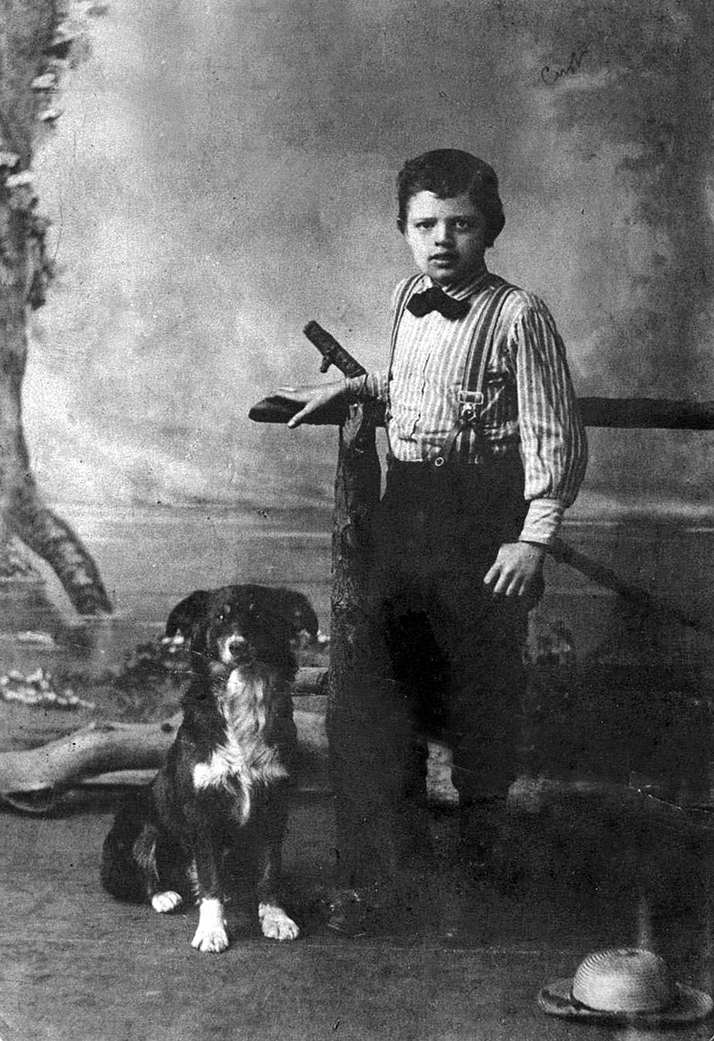 Jack London a 9 anni con il cane Rollo, 1885 