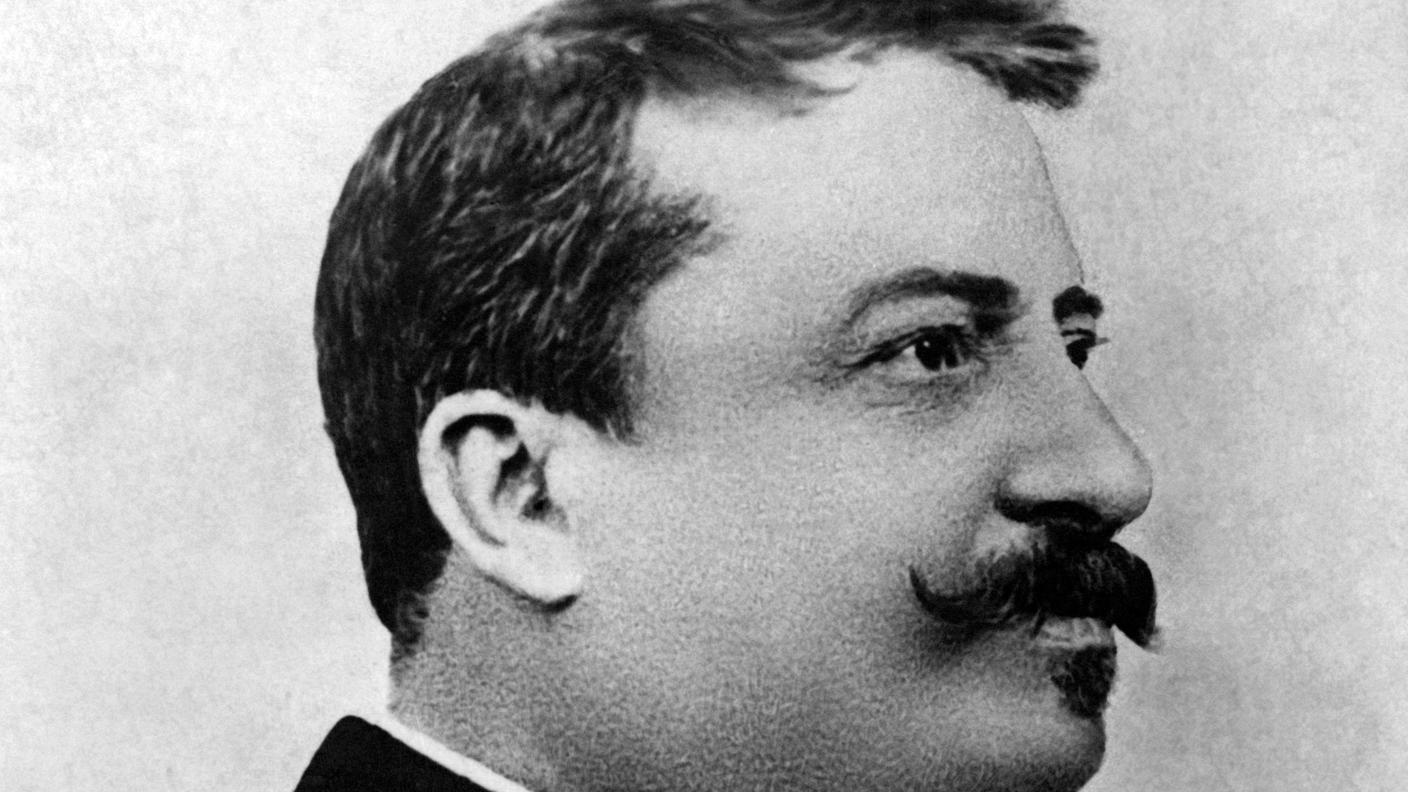 Giovanni Pascoli 1910.jpg