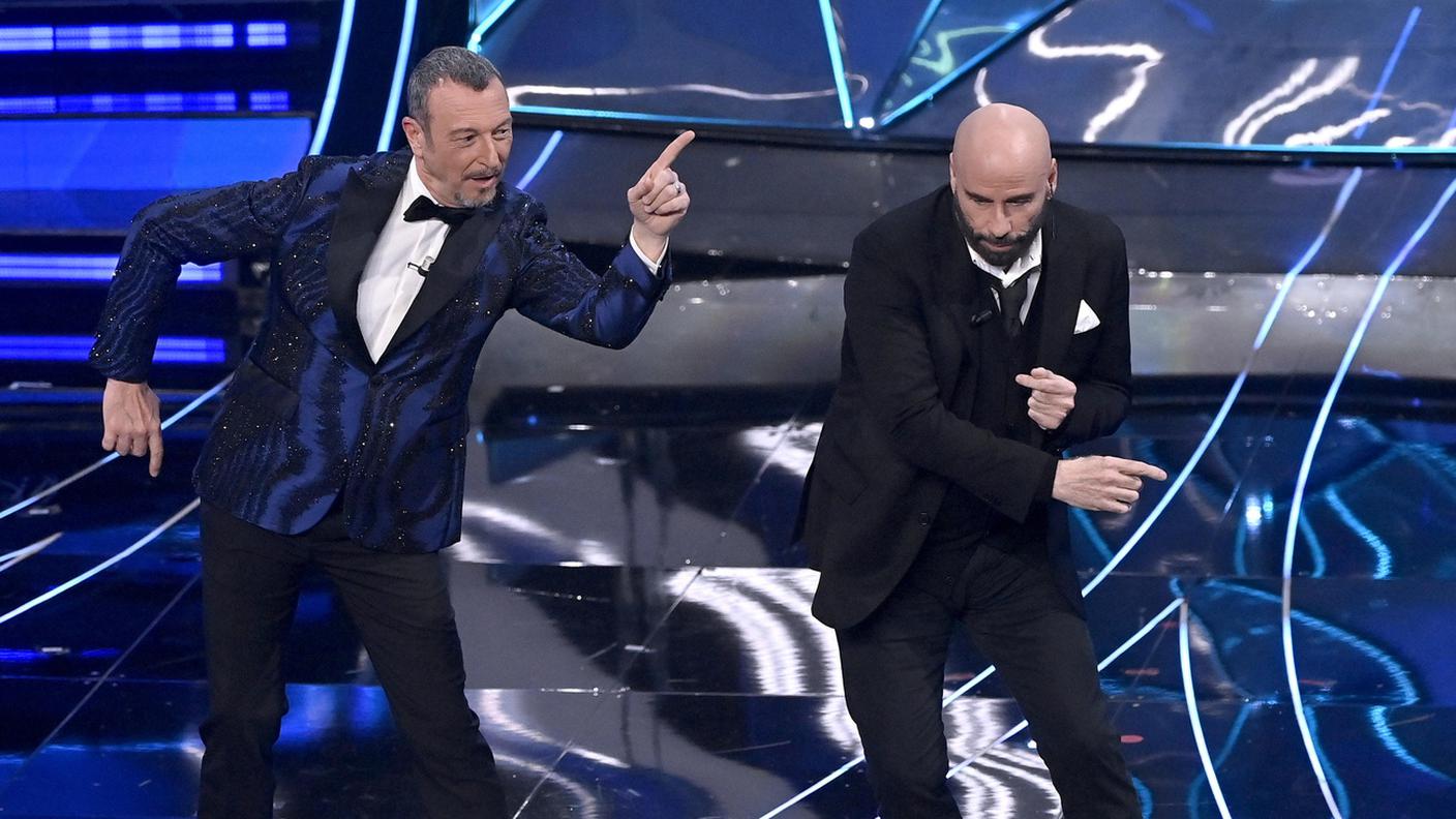 Amadeus e John Travolta - Sanremo 2024