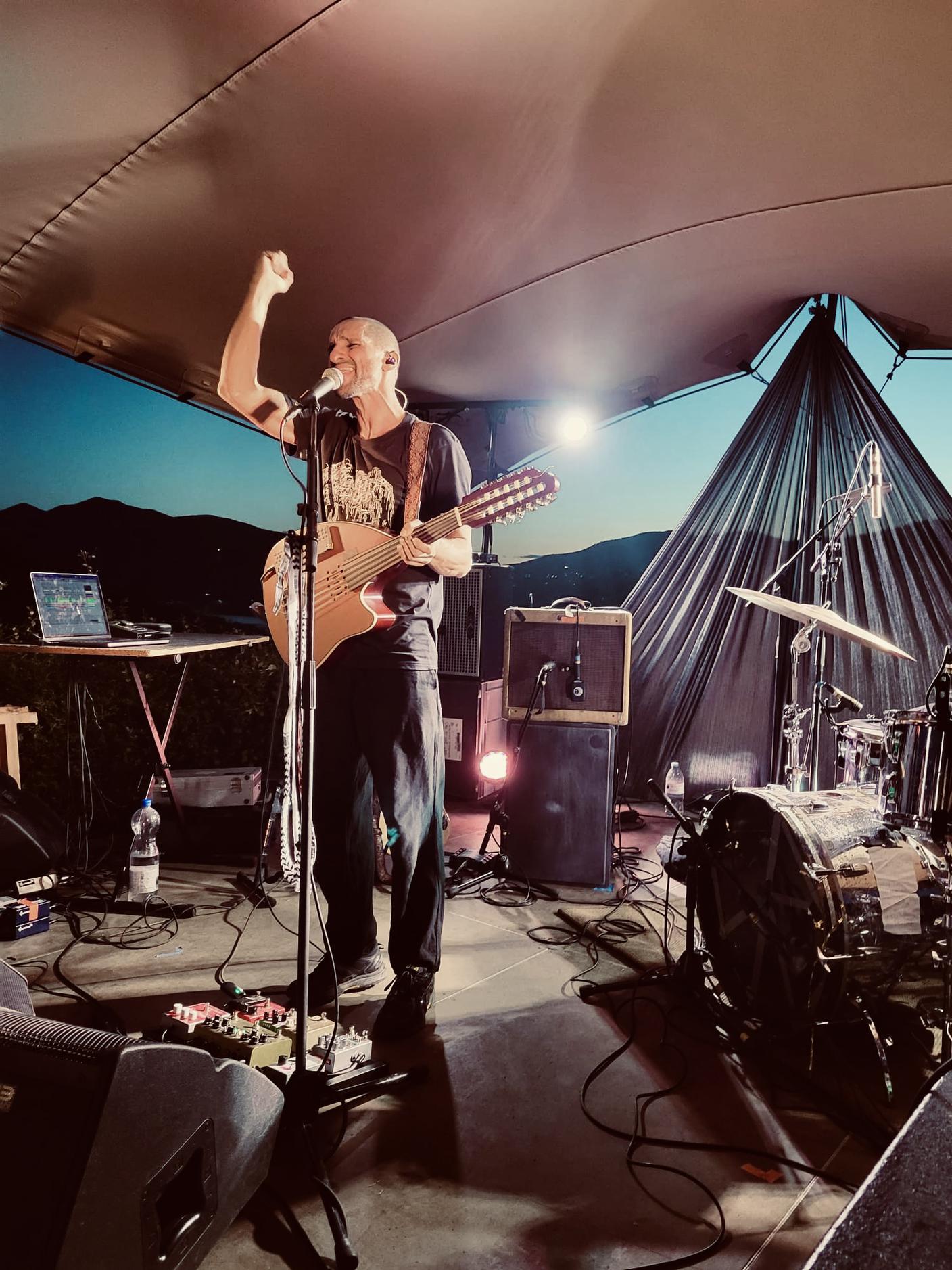 3yooni in concerto a Facciamo la corte