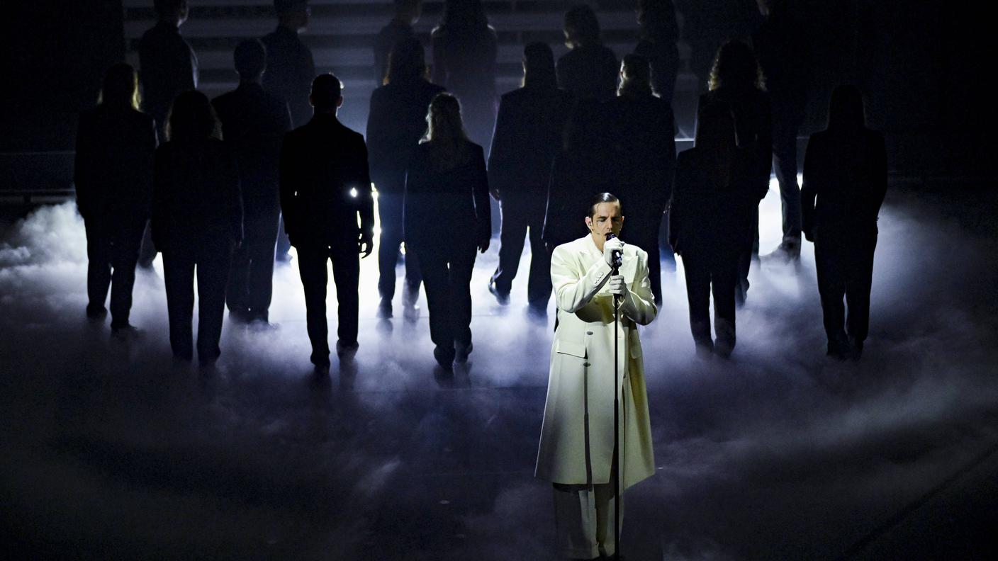 Achille Lauro durante l'esibizione del brano Perdutamente