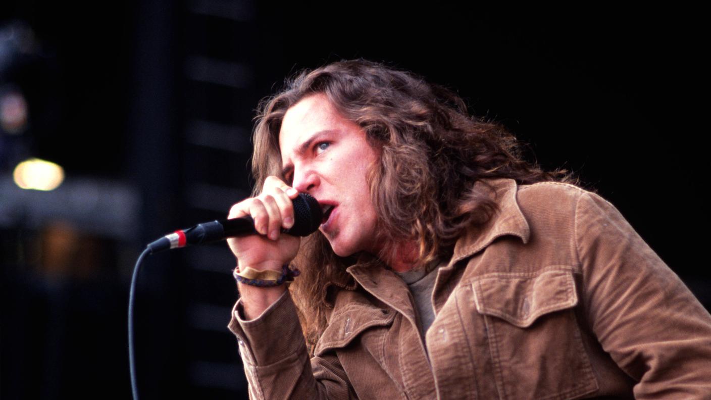 Eddie Vedder, cantante dei Pearl Jam, nei '90