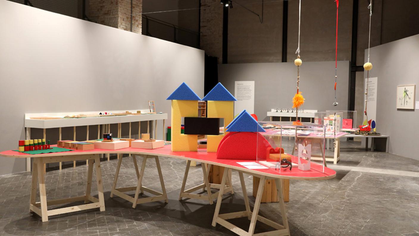 Immagine allestimento mostra TOCCARE LA BELLEZZA Maria Montessori Bruno Munari, La Mole, Ancona 