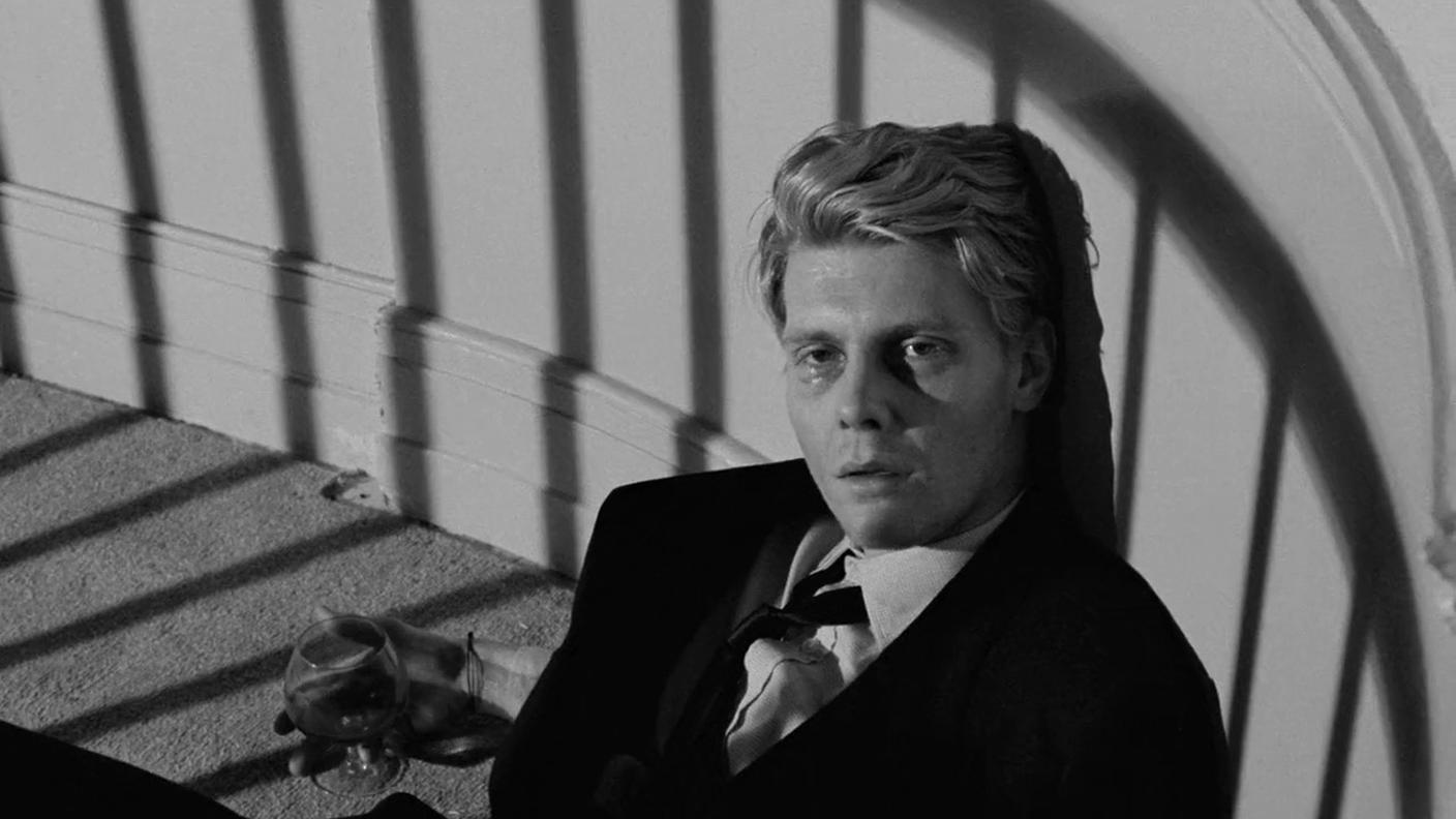 James Fox in una scena di "The Servant" 