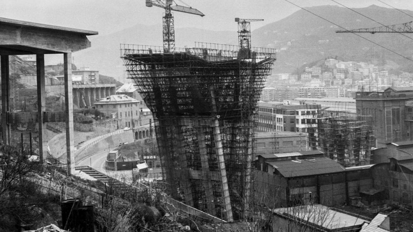Il viadotto Polcevera (ponte Morandi) in costruzione. Genova 1963-67. Parma, CSAC, Fondo Publifoto-800.jpg