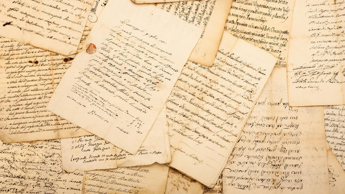 iStock-lettere vintage.jpg