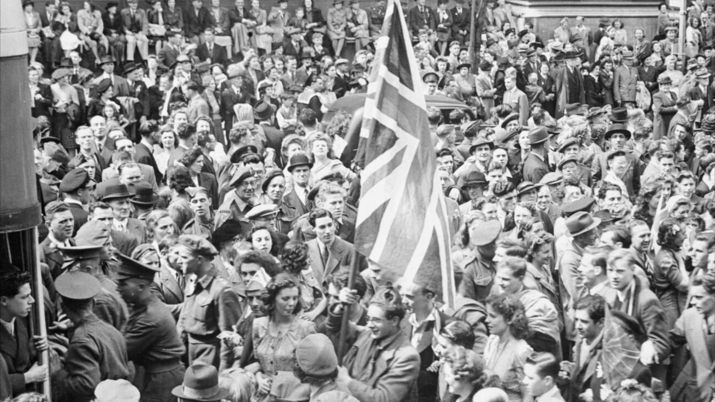 Ve_Day_Celebrations_in_London,_England,_UK,_8_May_1945_D24586.jpg