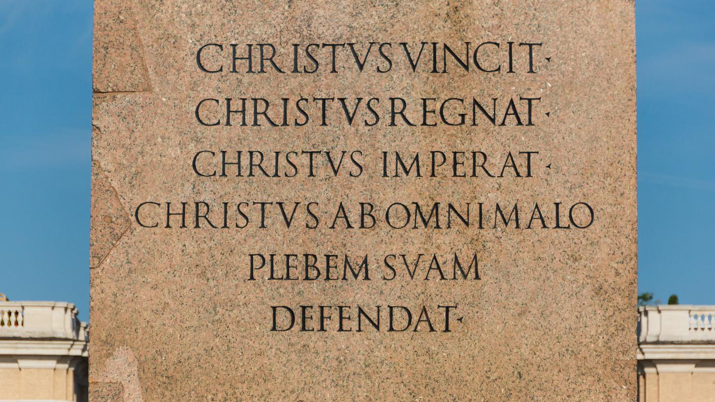 Text_pedestal_obelisk,_Saint_Peter's_square,_Vatican_City.jpg