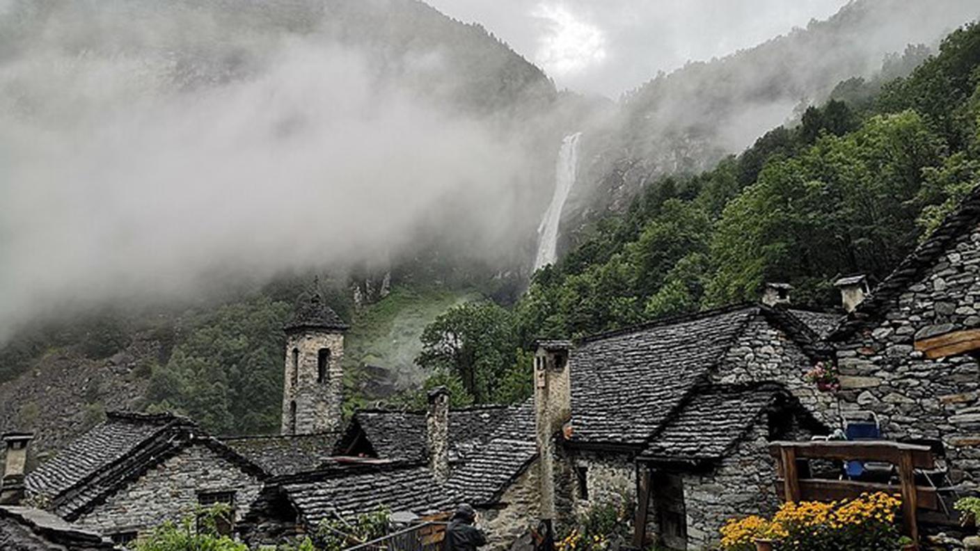 Villaggio di Foroglio in Val Bavona, diramazione minore della Vallemaggia, di Valenic, CC-BY-SA-4.0.jpg