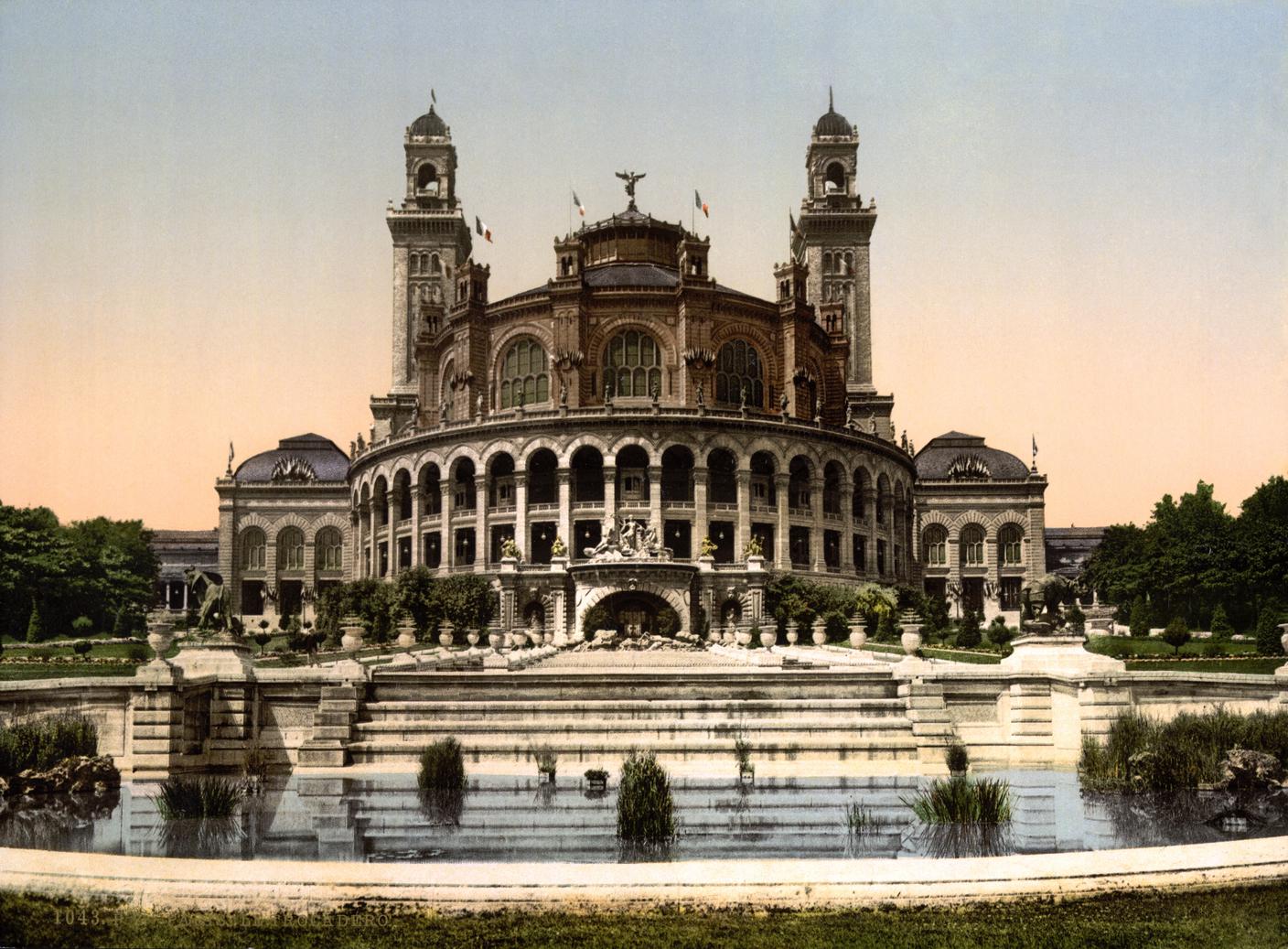 The_Trocadero,_Exposition_Universal,_1900,_Paris,_France.jpg