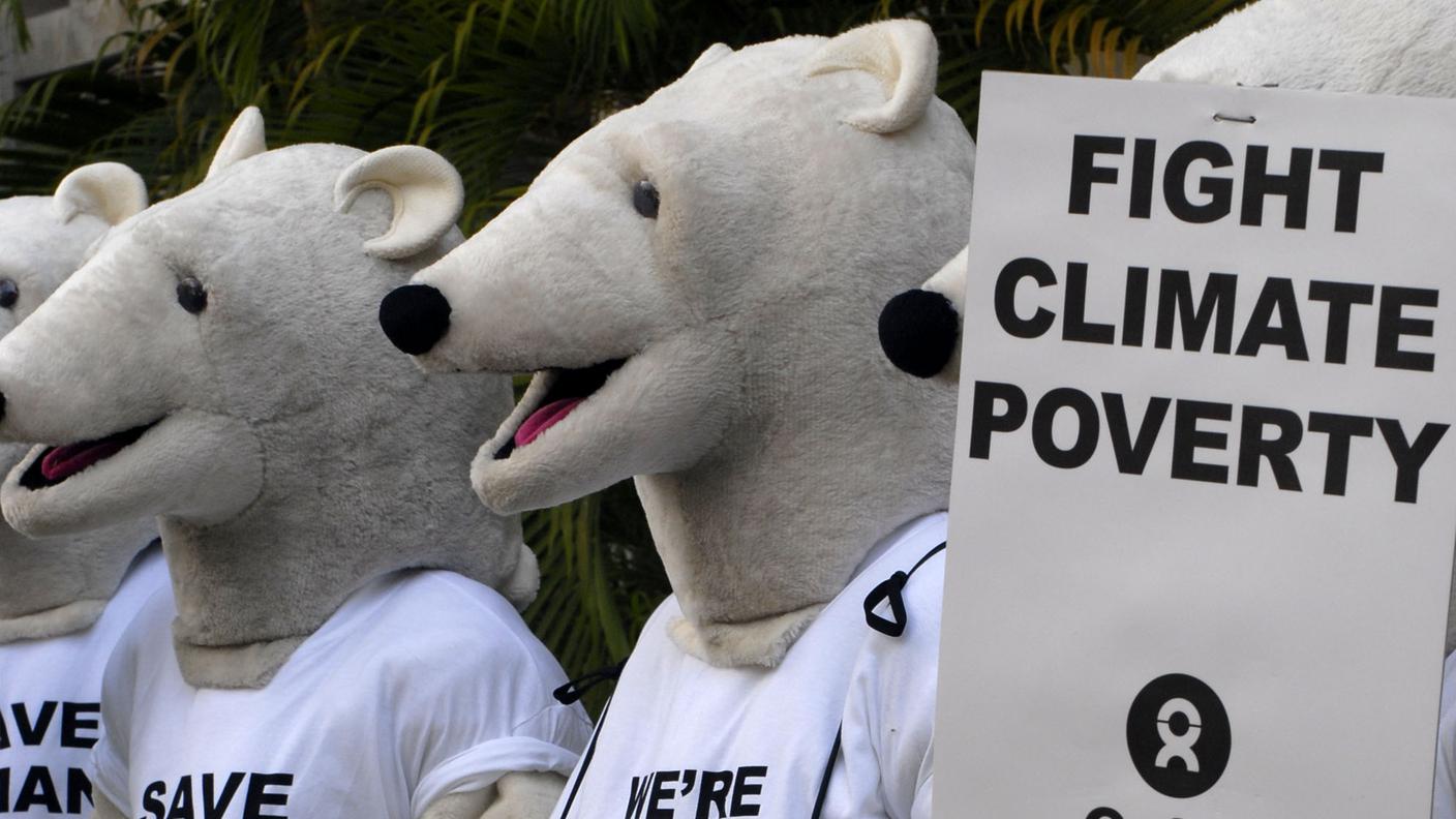 Polar_Bears_Fight_Climate_Poverty_2.jpg