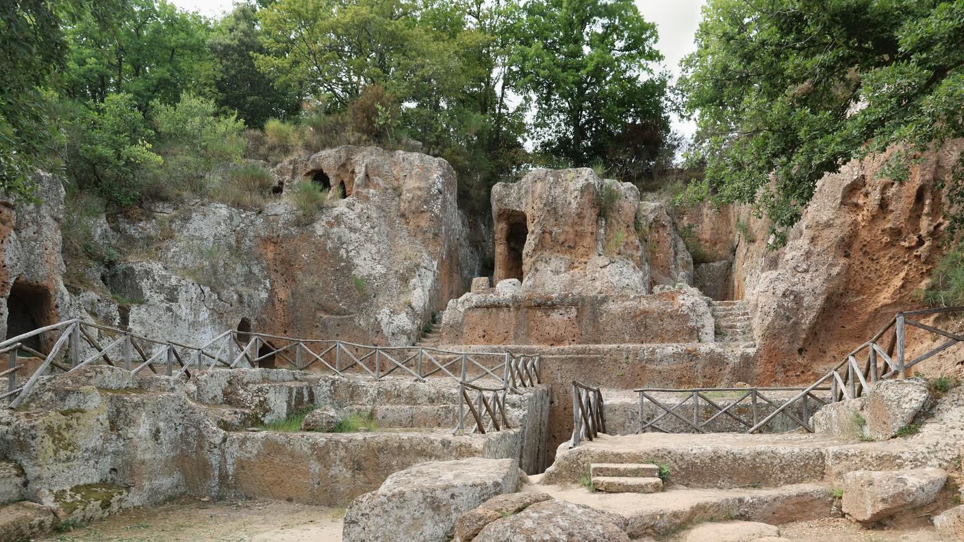 Necropoli_di_Sovana_-_Tomba_Ildebranda.jpg