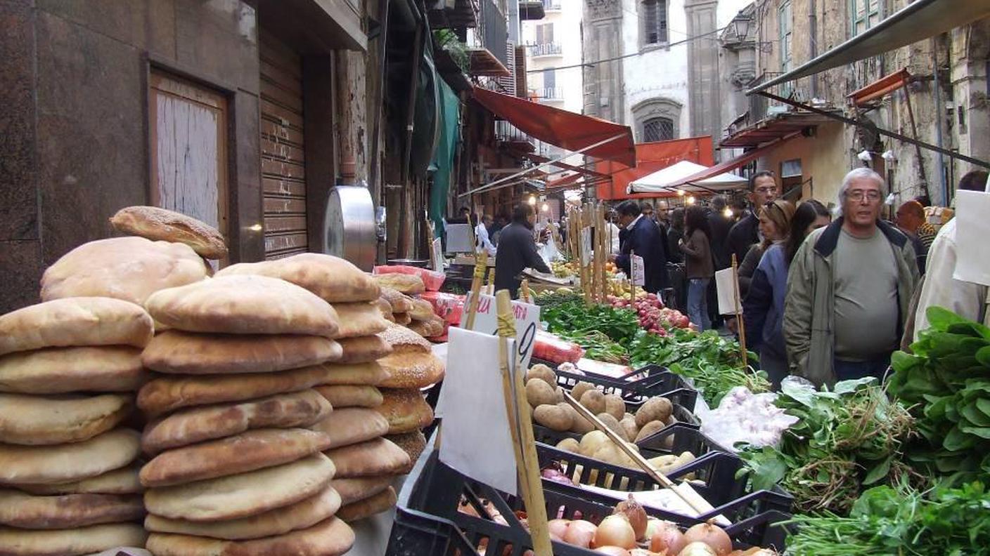Mercato di Ballarò, scorcio, foto di Pvitale.jpg