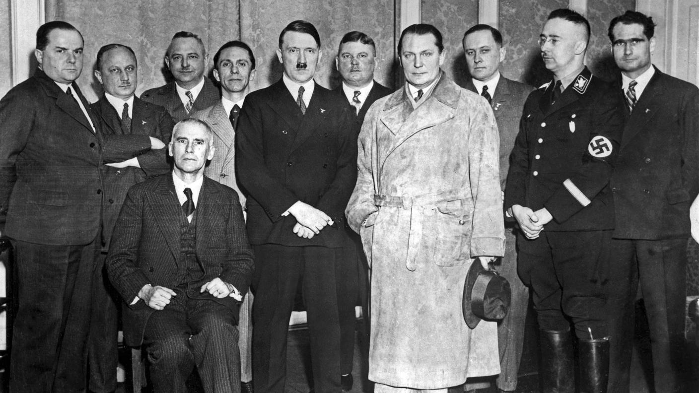 Hitler con i membri del suo gabinetto di governo, 1933