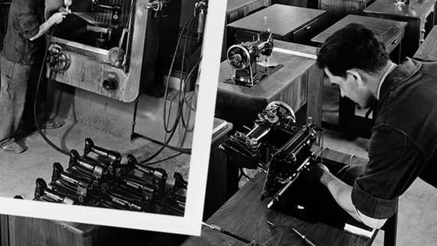 La prima macchina per cucire per punto zigzag, 1938.