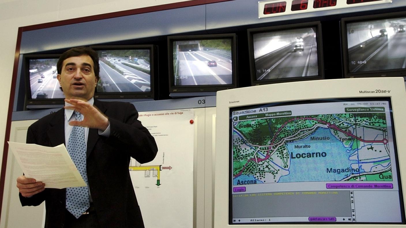 Il consigliere di Stato ticinese Marco Borradori annuncia, lunedì 6 maggio 2002, nel centro di sorveglianza del tunnel di circonvallazione di Locarno, la galleria Mappo‑Morettina, che i problemi di sicurezza nel tunnel lungo 5,5 chilometri sono stati eliminati. Nella galleria sono ora presenti, ogni 600 metri, moderni rifugi di emergenza che conducono a un cunicolo di sicurezza situato sotto la strada.